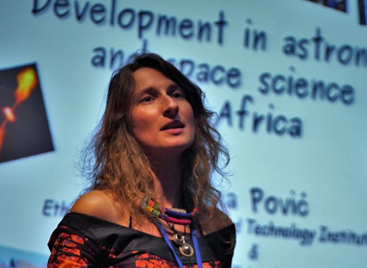 Researcher Mirjana Povic receives the Jocelyn Bell Burnell Award from the European Astronomical Society